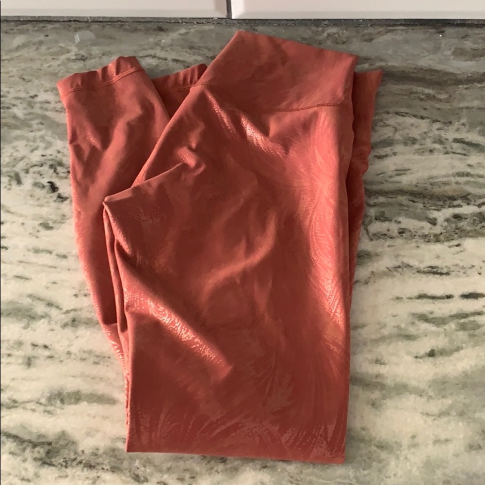 Size 6 lululemon wunder under NWOT